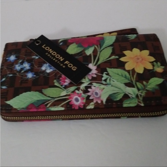 London Fog Adalia Signature Zip Around Wallet Wristlet New - Picture 2 of 10